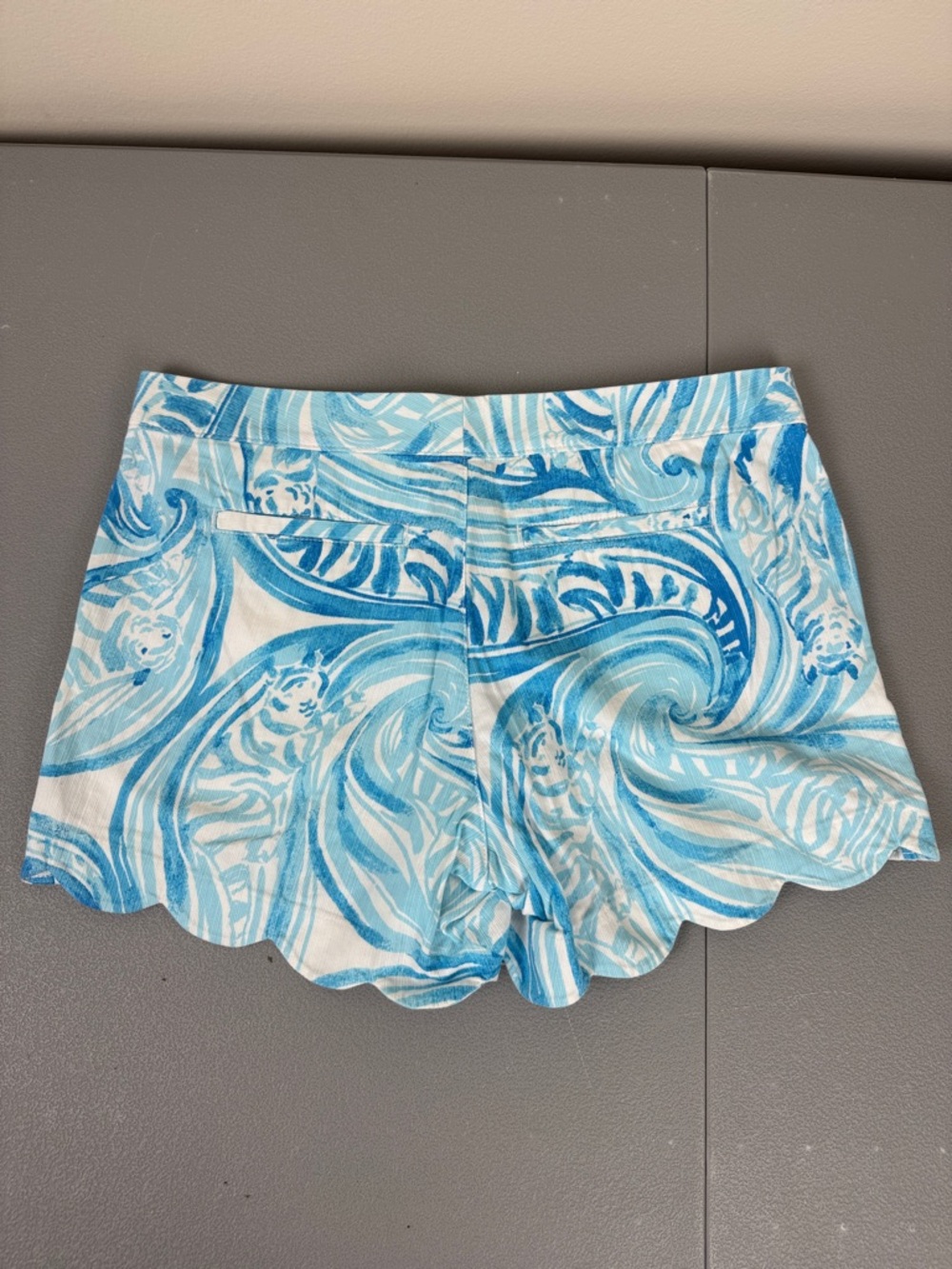 Lilly Pulitzer Buttercup Short. Size 8. - Picture 4 of 6
